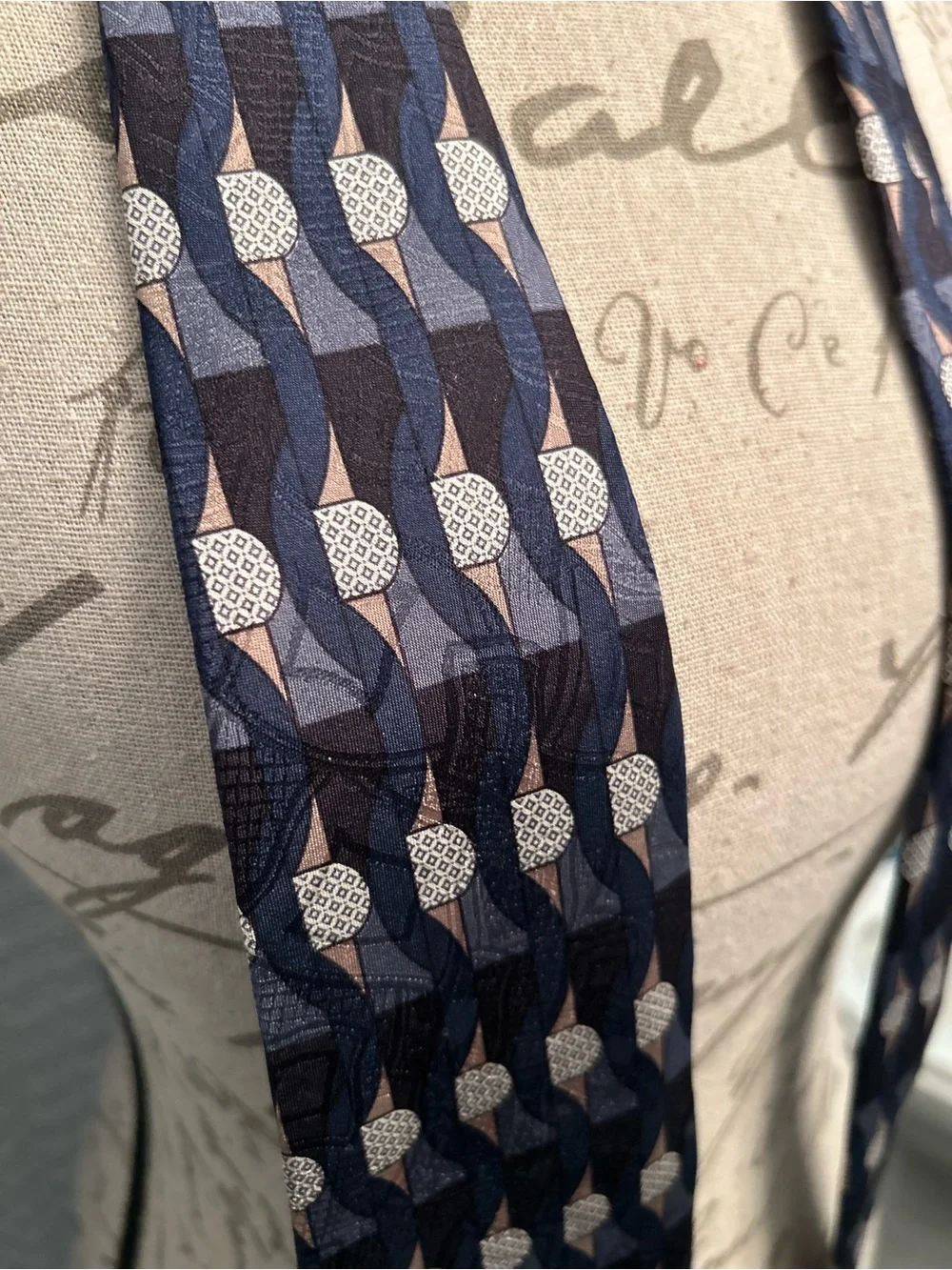 Gianfranco Ruffini Vintage Men's Navy Geometric Pattern Tie - Picture 2 of 5